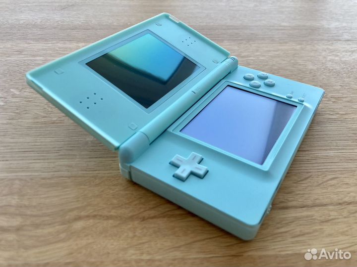Nintendo DS Lite + R4 2Гб