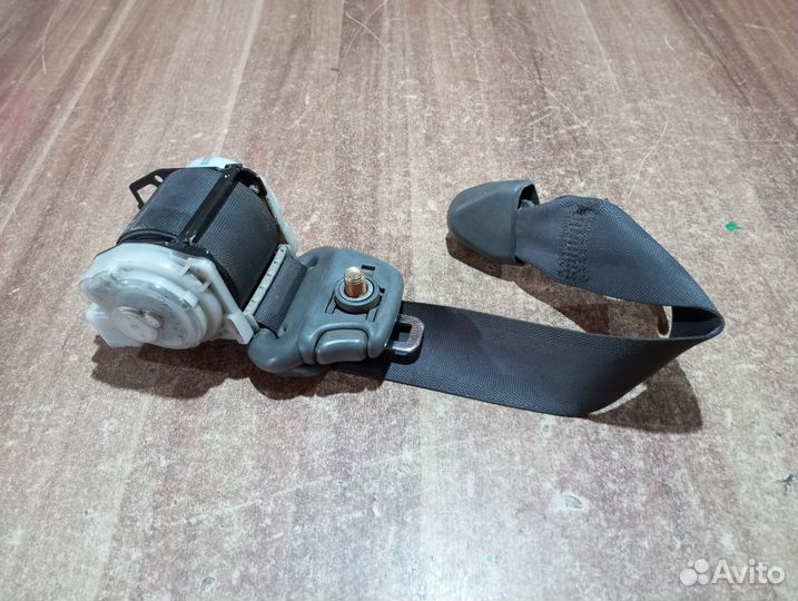 Ремень безопасности задний правый Toyota land crui