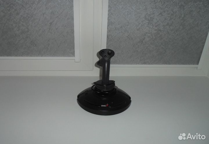 Продается джойстик genius USB F-23