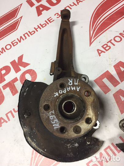 Кулак поворотный передний Volkswagen Amarok 2011