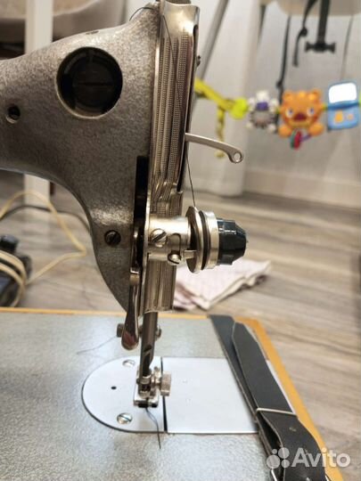 Швейная машинка 2М-34 с ножным электроприводом