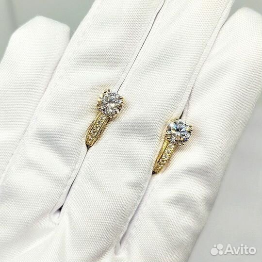 Золотые серьги с камнем