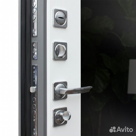 Дверь входная утепленная в квартиру Лира