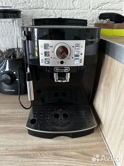Кофемашина delonghi magnifica s