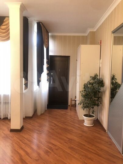 2-к. квартира, 72 м², 1/3 эт.
