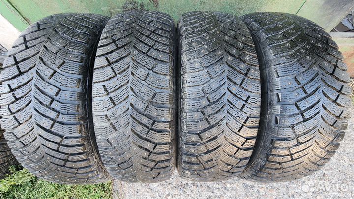 Michelin X-Ice North 4 215/60 R17