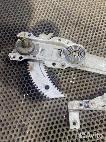 Стеклоподъёмник левый Ниссан Ванетт SK82 Vanette