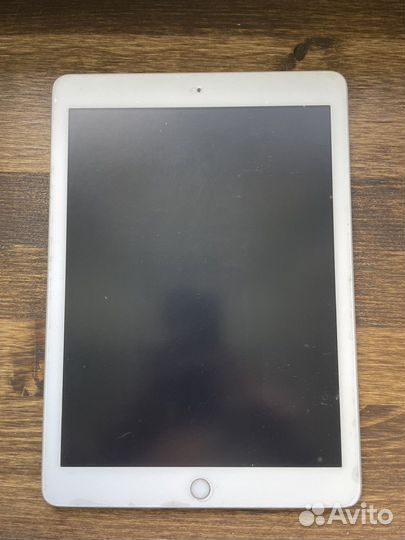 iPad 2018 128gb + стилус и 2 чехла