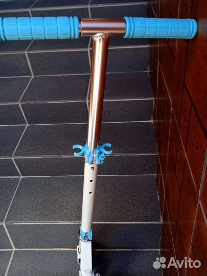 Самокат двухколесный в отличном состоянии