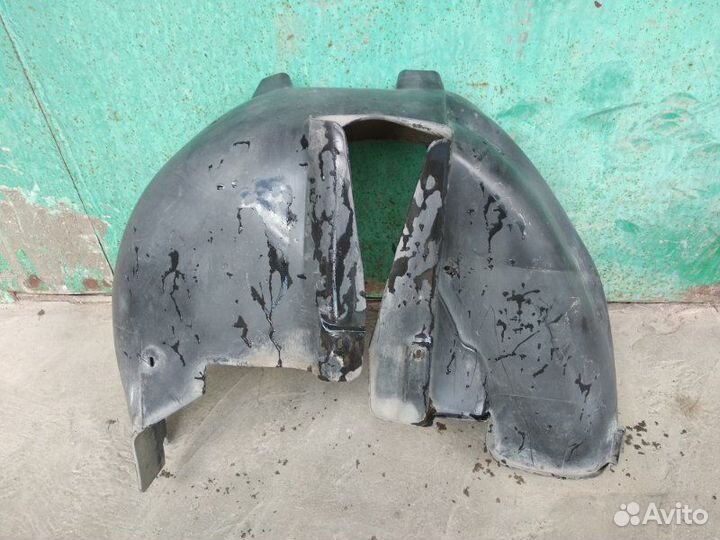 Подкрылок задний правый Volkswagen Passat B5+