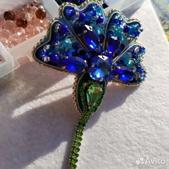 Брошь ручной работы Василек