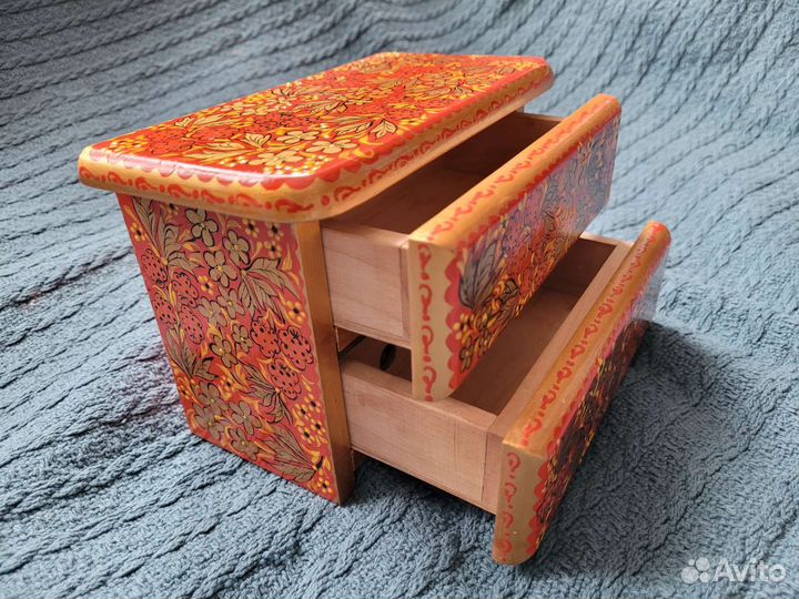 Деревянная шкатулка