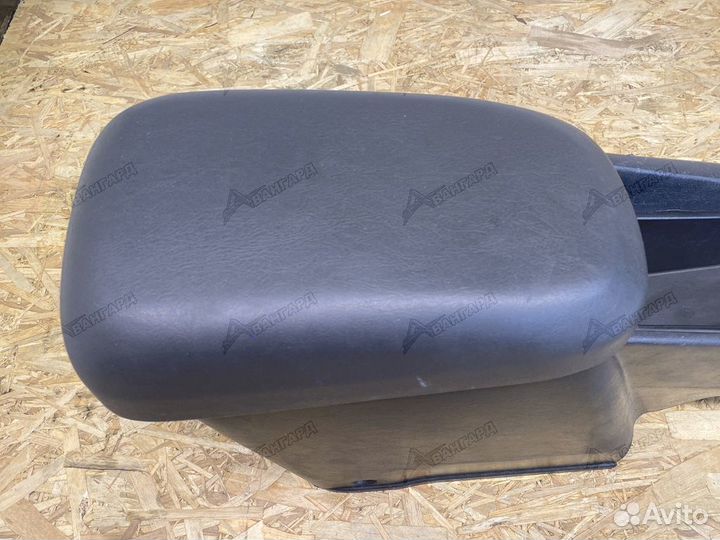 Консоль центральная подлокотник Mitsubishi Aspire