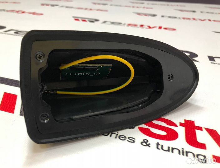 Антенна плавник на крышу Toyota