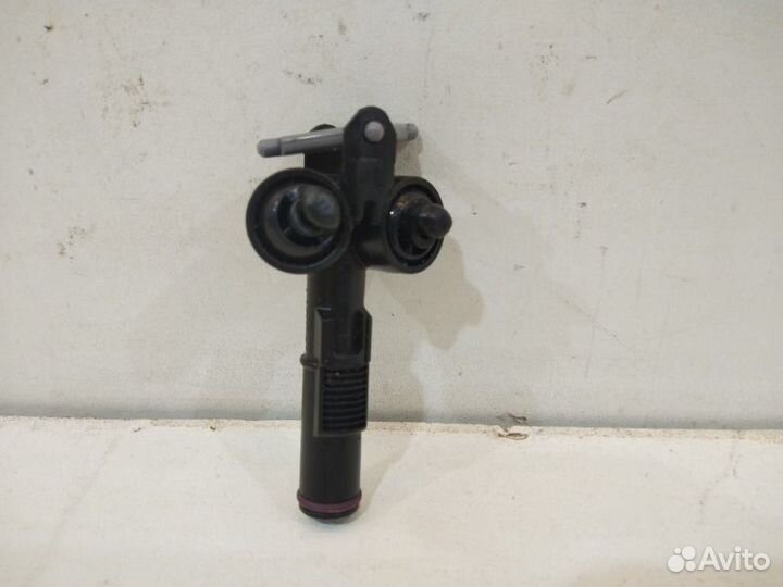 Форсунка омывателя фары передняя правая Skoda