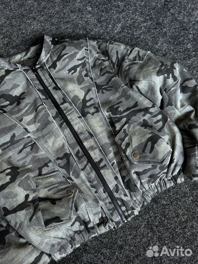 Широкий камуфляжный бомбер Joshua Jamal