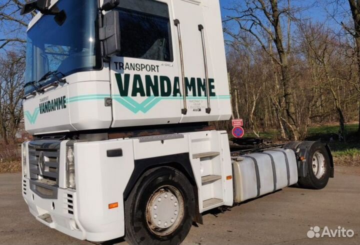 В разборке грузовик Renault,Magnum III 2001-2008