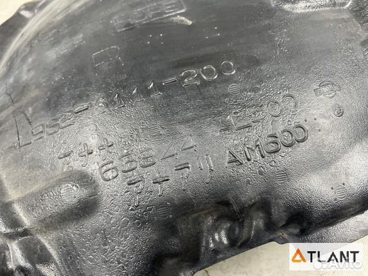 Подкрылок передний правый nissan skyline