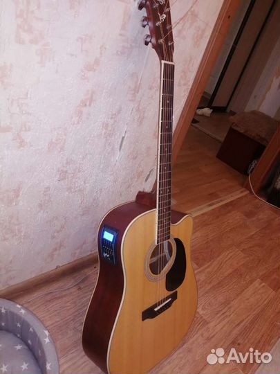 Гитара электроакустическая