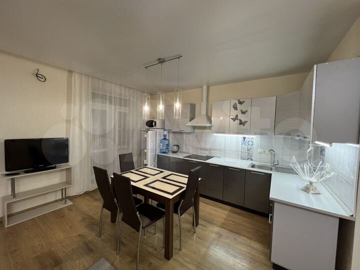 2-к. квартира, 60 м², 10/17 эт.