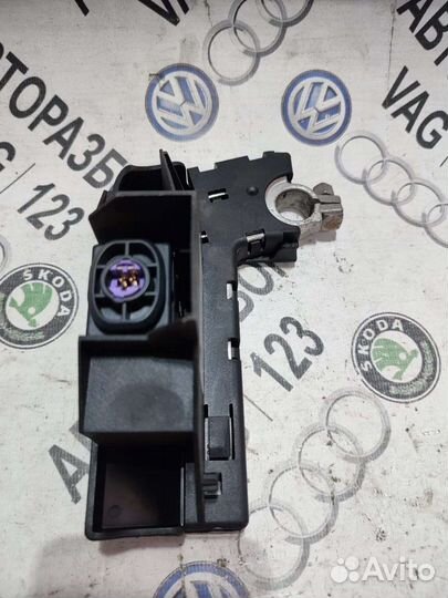 Клемма акб плюс Audi A4 B8