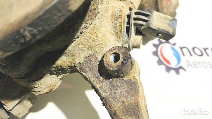 Кулак поворотный передний левый Volkswagen Jetta 5