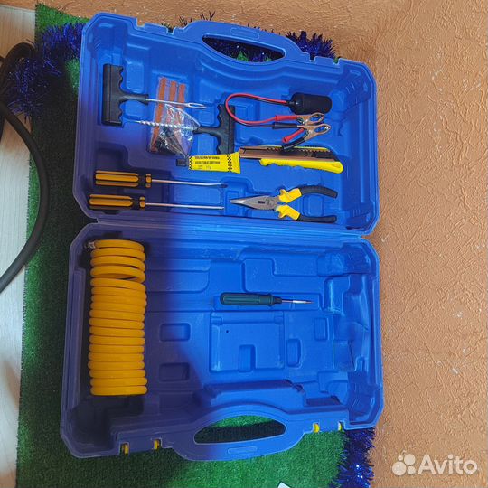 Автомобильный компрессор 12V (кр6903)