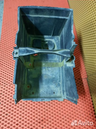 Площадка аккумулятора Ford Focus 2