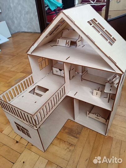 Кукольный домик из дерева с мебелью