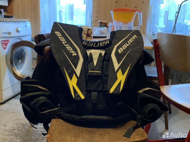 Вратарский нагрудник bauer