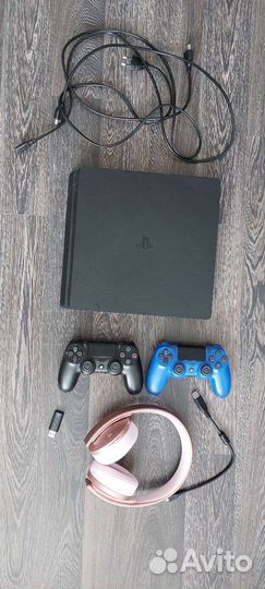 Игровая приставка ps4