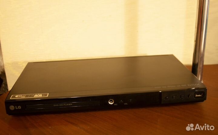 DVD плеер с караоке LG