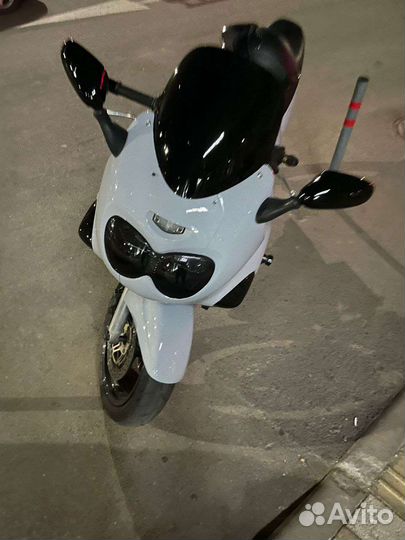 Спорт турист Suzuki GSX750 F после детейлинга