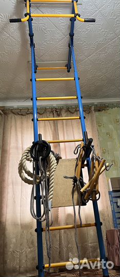 Шведская стенка с турником в распор