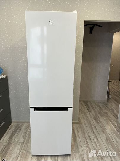 Холодильник Indesit