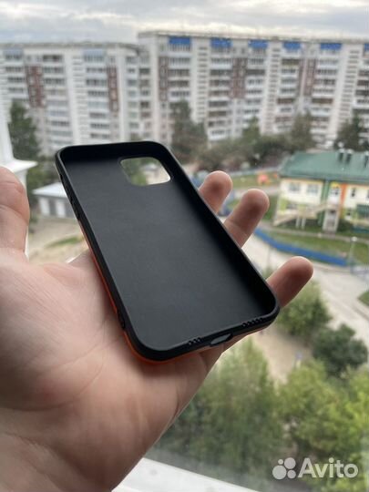 Чехлы на iPhone 12/12pro