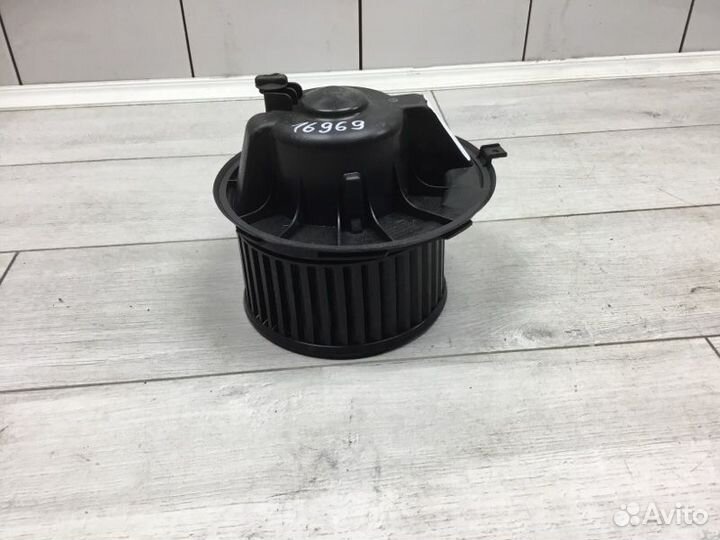 Мотор печки Volkswagen Golf хэтчбек BLS 2006