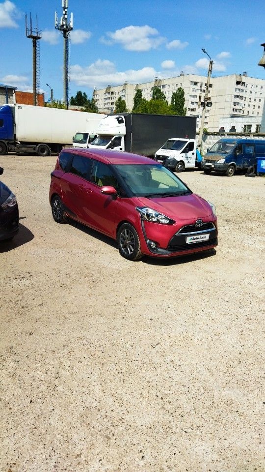 Toyota Sienta: фото владельца