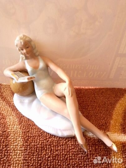 Купальщица фарфоровая