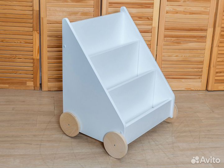 Детская полка Монтессори на колёсах