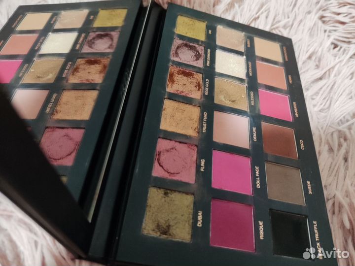 Палетка теней Huda beauty Rose gold
