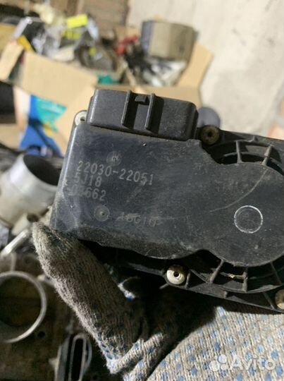 Заслонка дроссельная Тойота Авенсис