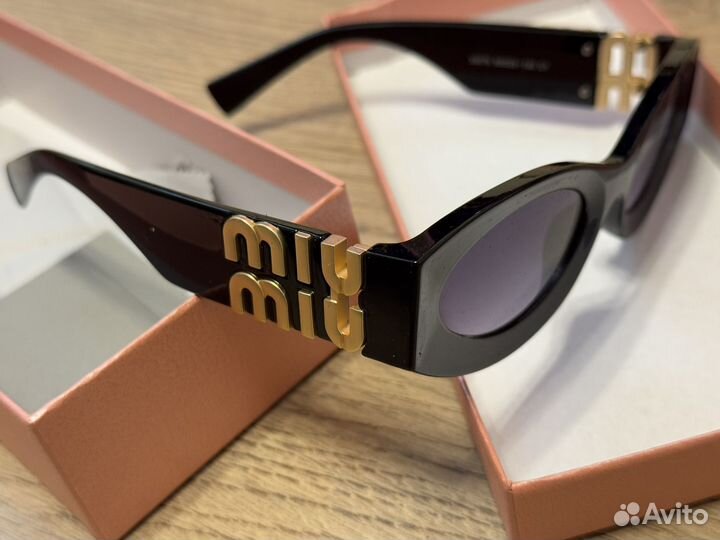 Солнцезащитные очки miu miu
