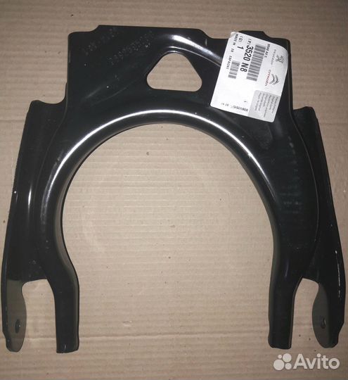 Рычаг подвески Peugeot 3520N8