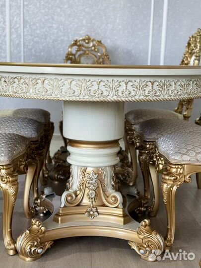 Стол и стулья