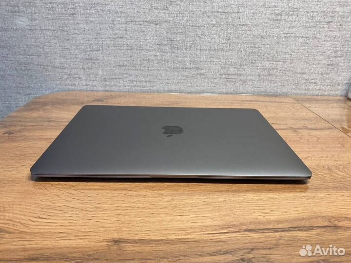 MacBook м1 8/256, 2020 года