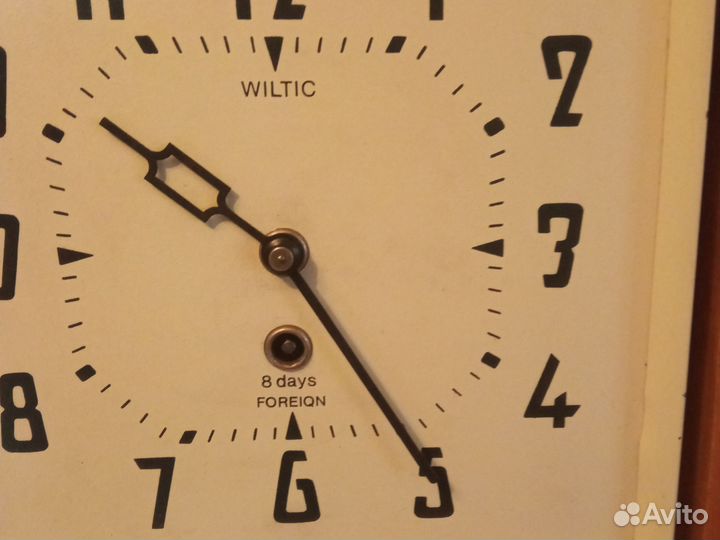 Старинные настенные часы без боя