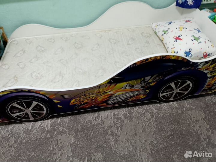 Детская кровать машинка с матрасом бу