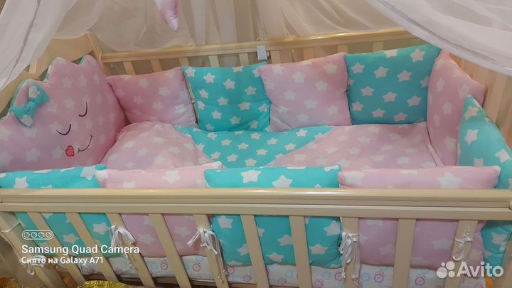 Детская кроватка с маятником