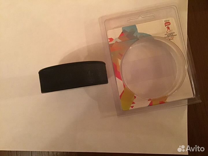 Значок. Шайба хоккейная сувенирная